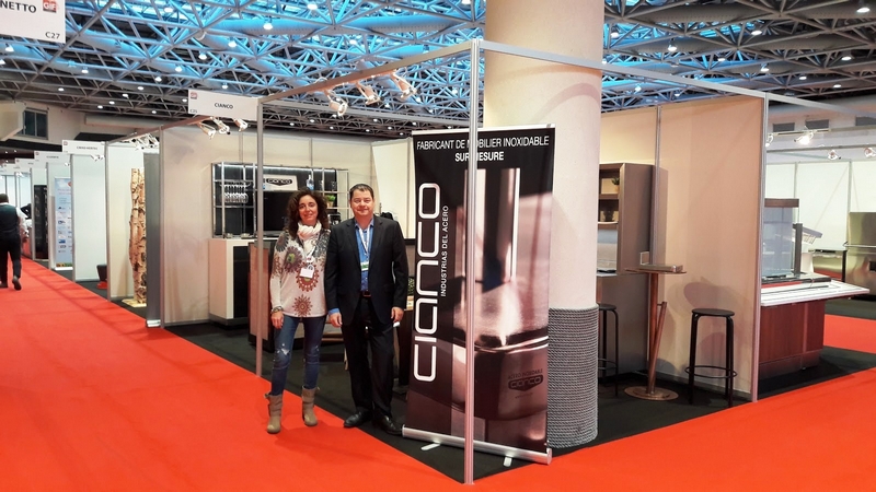 Cianco en el salon de Monaco