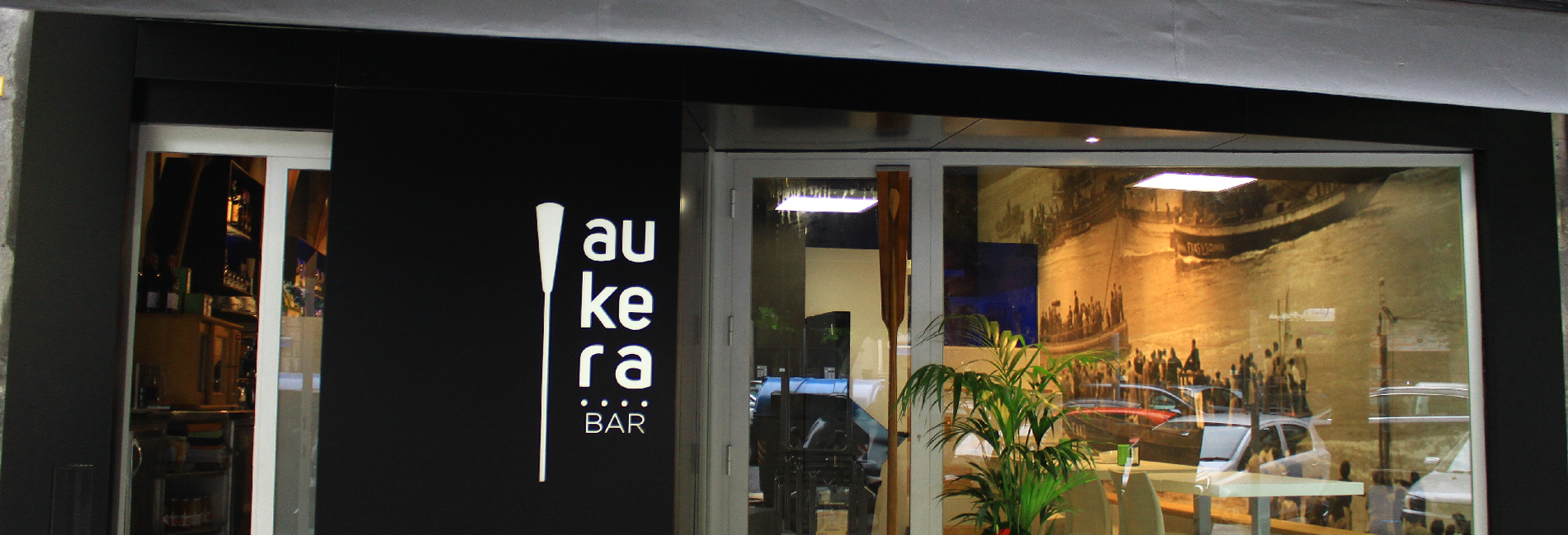 Cianco a collaboré avec l’architecte d’intérieurs Alfonso Moreno Salomé dans la réhabilitation et décoration du bar Aukera à San Sebastián